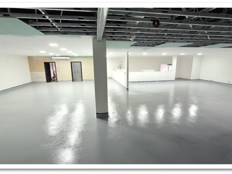 Aplicación de piso epóxico